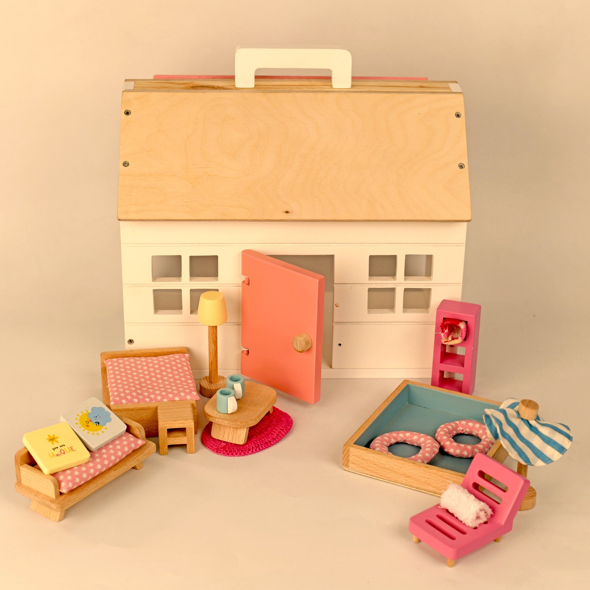 Pop’s Pool Side Villa - Mini doll house - Libral Traders