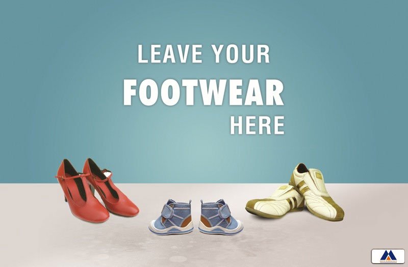 Poster English Leave Your Footwear Here - 020 - Libral Traders
