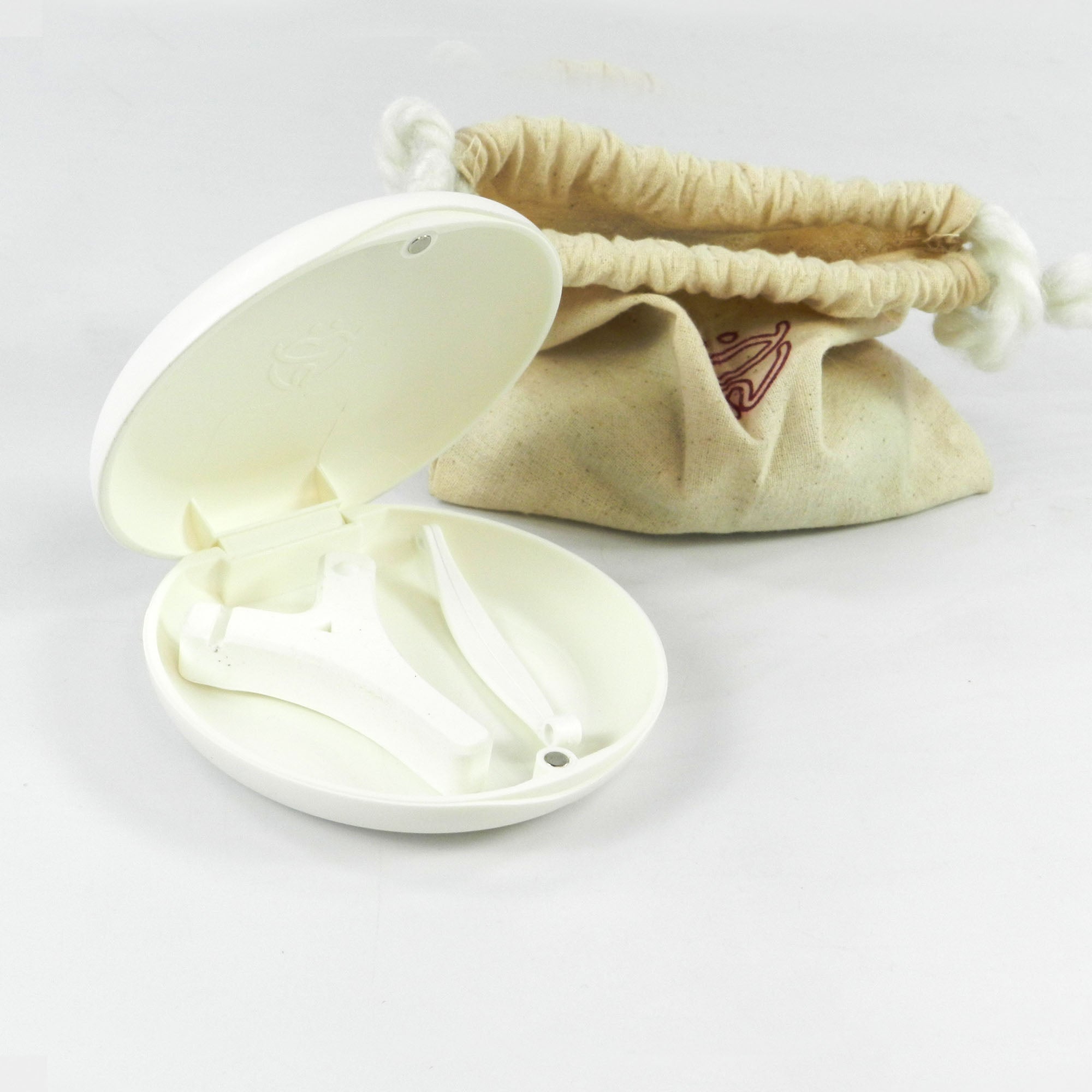 Captain Orthodontics Captain Slim Aligner Case in off-white with silicone layer, denture and retainer storage box with mirror inside.