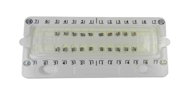 Set of five Fox Monoblock Roth MBT metal brackets, 100-piece kit for dental or orthodontic applications.