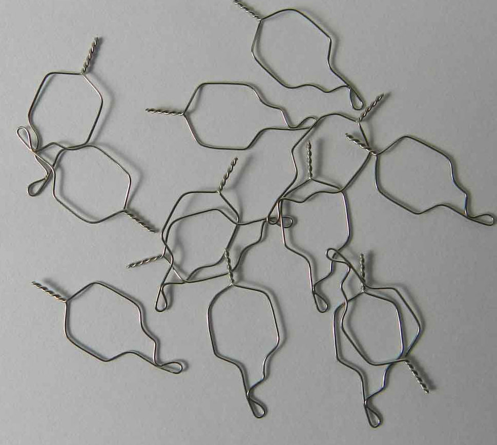 G&H Kobayashi Ties ligature wire and forms used in orthodontic treatments, shown in a close-up image.