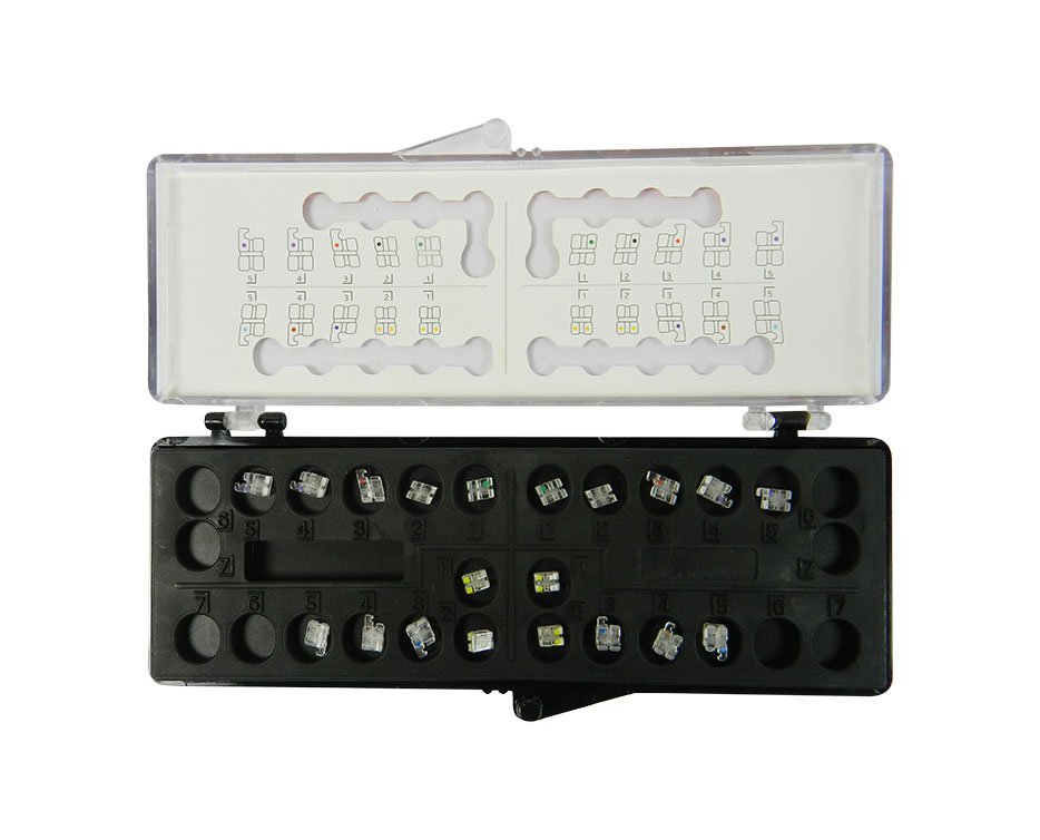 Osstem Perfect Clear 2 Saphire Mono ceramic aesthetic bracket for orthodontic treatment, shown in a close-up image.
