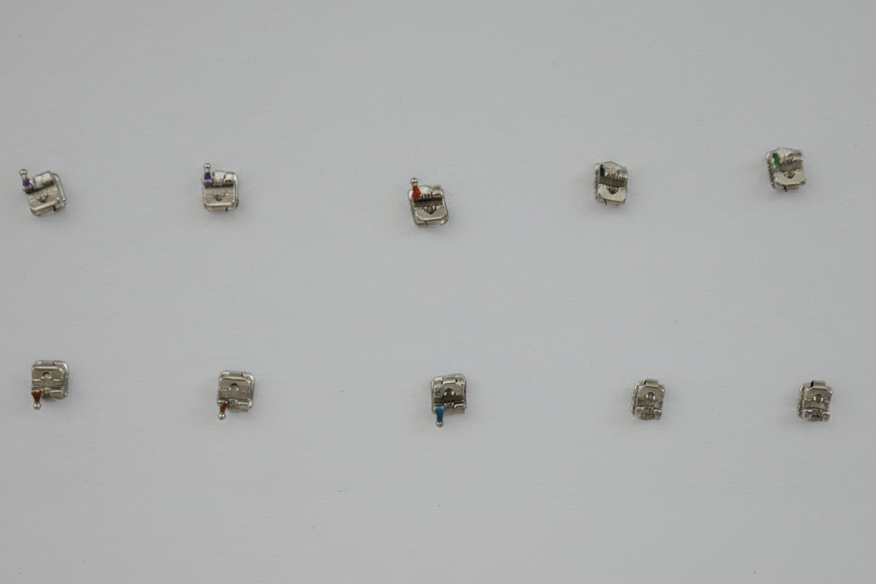 Osstem Yes Metal SL Bracket (SLB) orthodontic metal bracket from Osstem Orthodontics for dental braces, displayed on a white background.